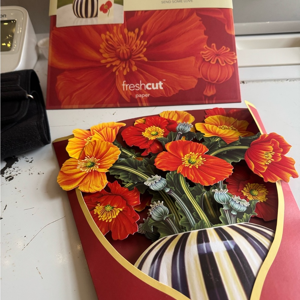Freshcut Paper Pop-Up Poppy Bouquet Card - Red & Orange Floral